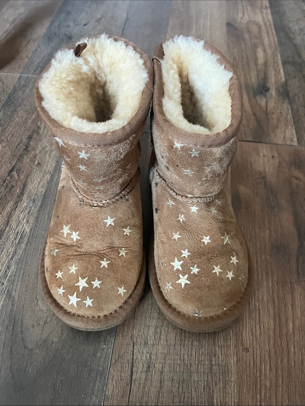 UggChestnut Suede Star-Print Cozy Boots size 9-10 toddler!